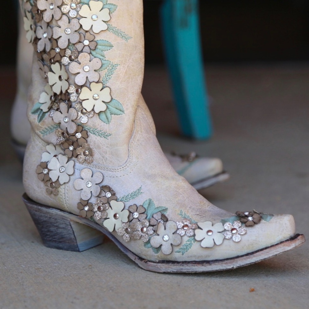 Corral White Floral Overlay & Embroidery & Stud Crystals Boots - Picture 2 of 14